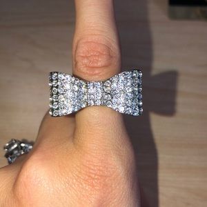 Sparkly bow ring